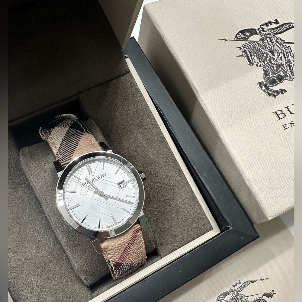 Burberry women Swiss Haymarket 38M watch